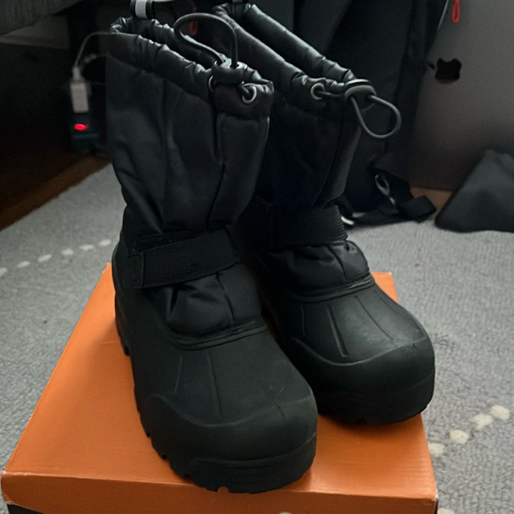 Northside kids snow boots size 3